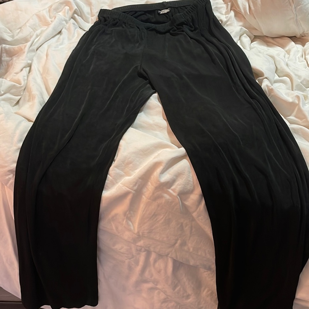 Black-stretch pants